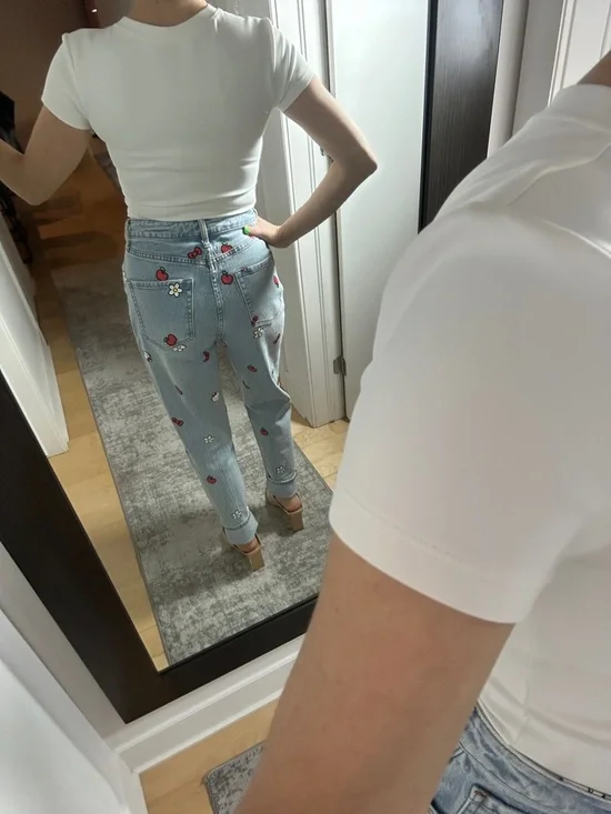 Sanrio Hello Kitty High Rise Jeans - Picture 4 of 11